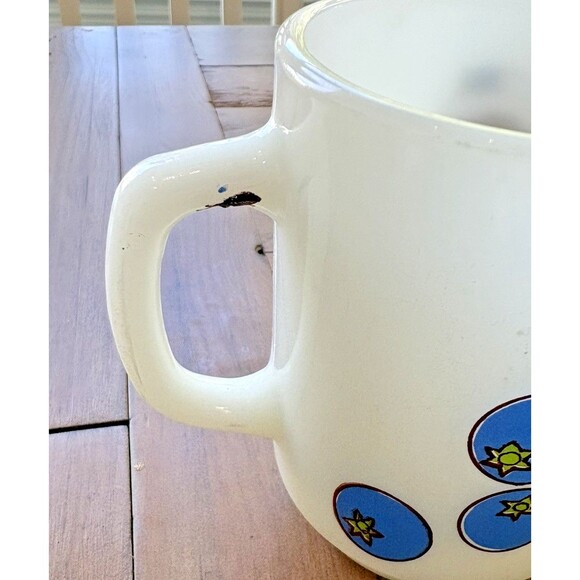 Vintage Set of 4 Anchor Hocking Shortcake and Friends Milk Glass Mugs Cups Used - Picture 4 of 15